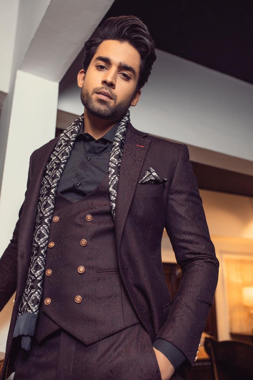 Actor Bilal Abbas Khan Is Dressed to Impress in His new Photoshoot Trendinginsocial.com 1