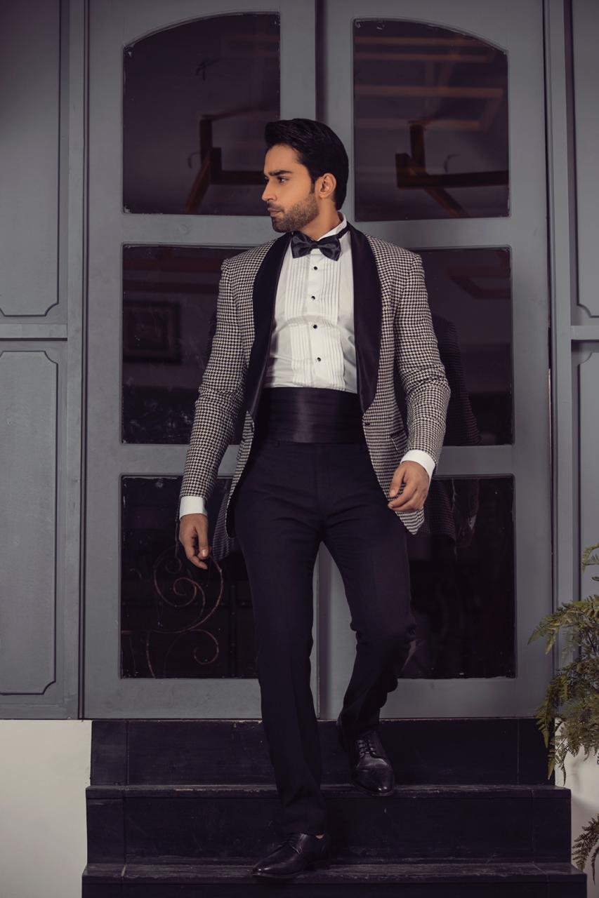 Actor Bilal Abbas Khan Is Dressed to Impress in His new Photoshoot Trendinginsocial.com 1