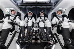 SpaceX NASA Astronauts Returning to Space Station